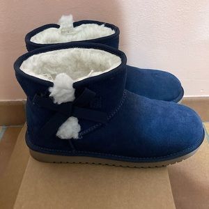 Kookaburra by UGG Victoria Mini- Blue